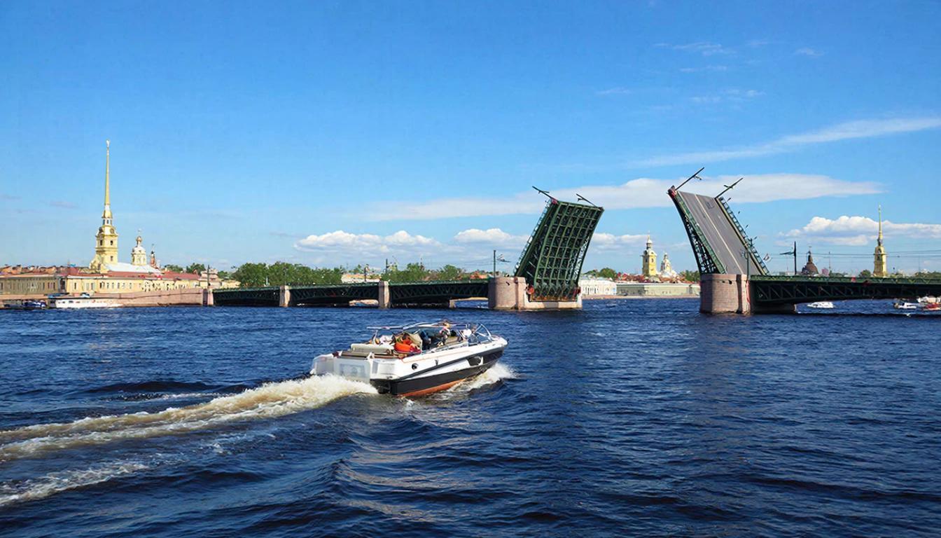 Водные маршруты Петербурга: скорость, комфорт и панорамы